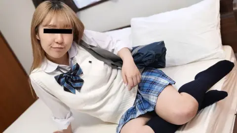 10MUSUME-071225_01 10musume-071225_01 – Pranking A Girl In Uniform On The Train Yoshino Hashiba