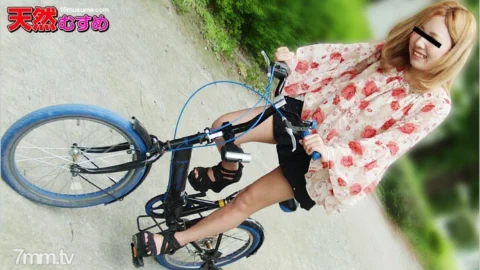 100312-01 Charin Musume ~ Daughter running with bare thighs ~