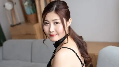 PACOPACOMAMA-092525_100 Pacopacomama-092525_100 – Barefaced Mature Woman ~ Imada-San’s True Face ~